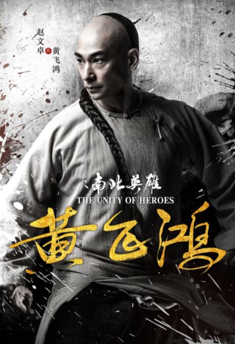 周意宁夜间站在旧公寓走廊的侧影